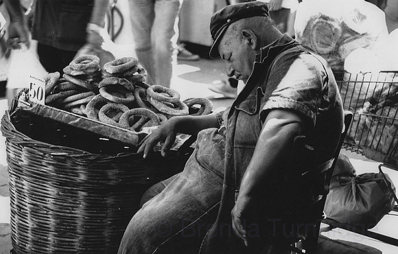 Pause sieste du vendeur de kouloria