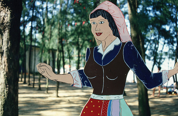 Portuguese dancer at Hak Sa beach
